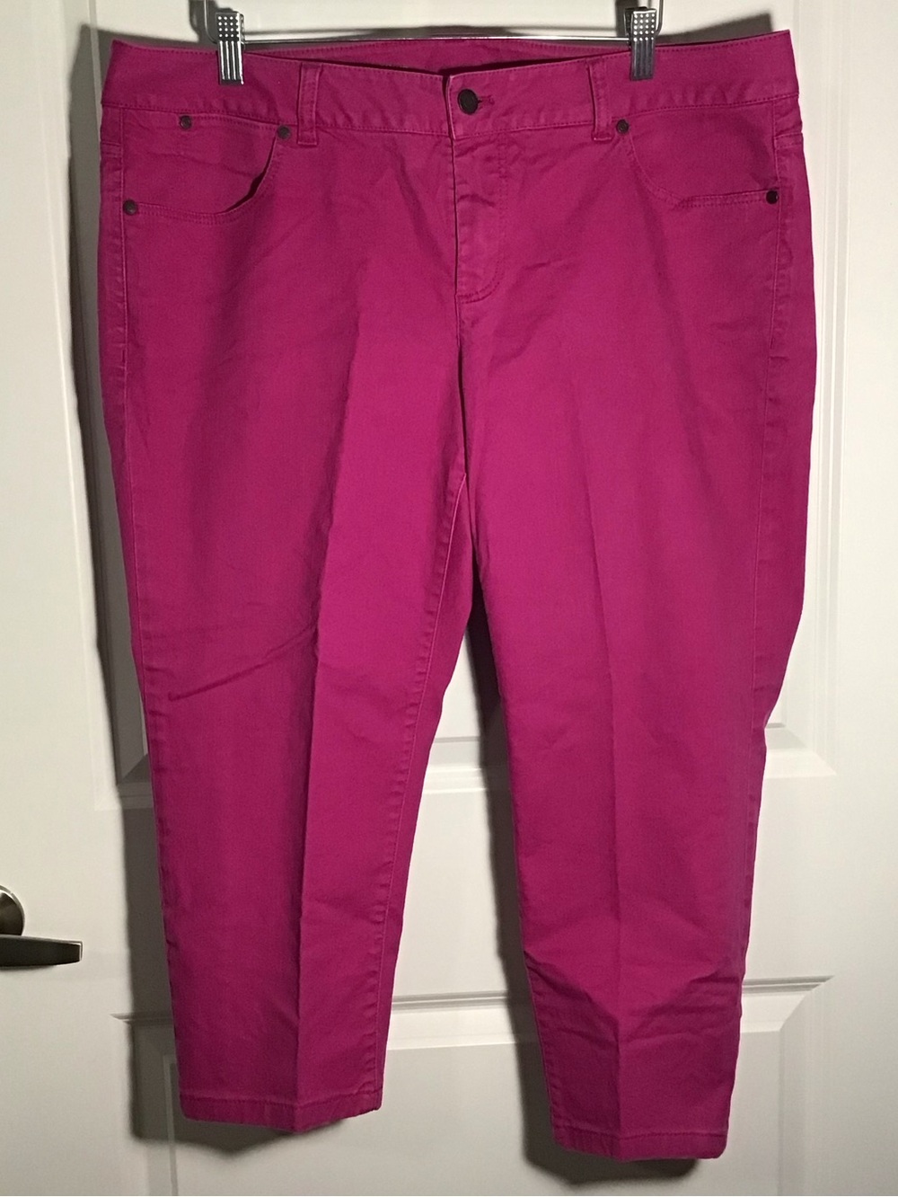 Signature Fuchsia Cropped Straight-Leg Pants 18WP